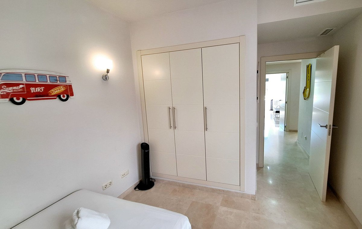 2 Bed Middle Floor Apartment in Estepona