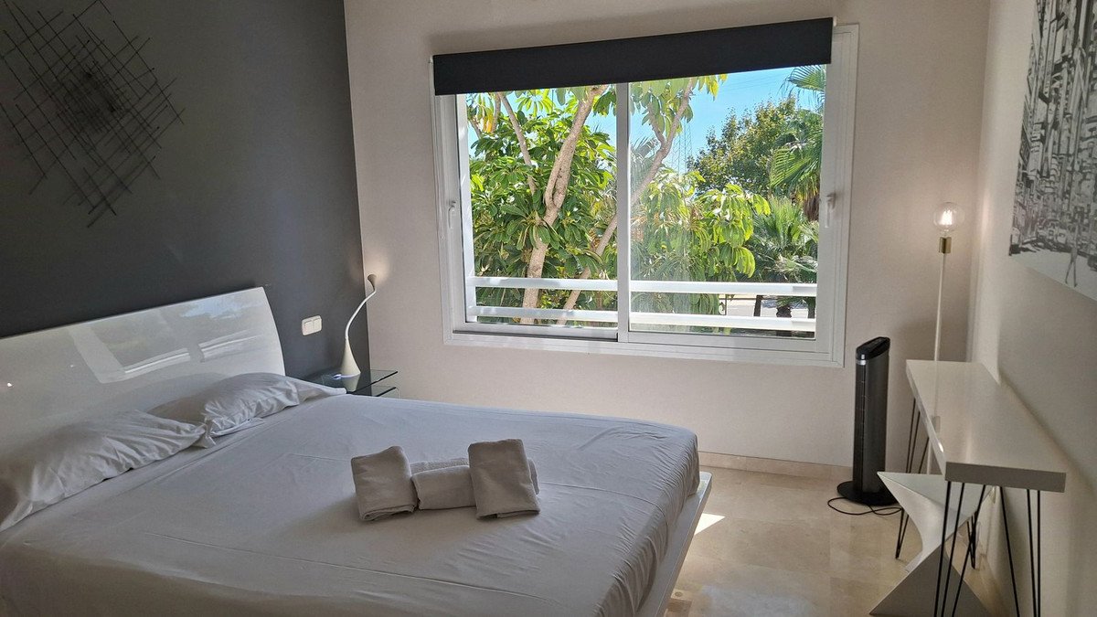 2 Bed Middle Floor Apartment in Estepona
