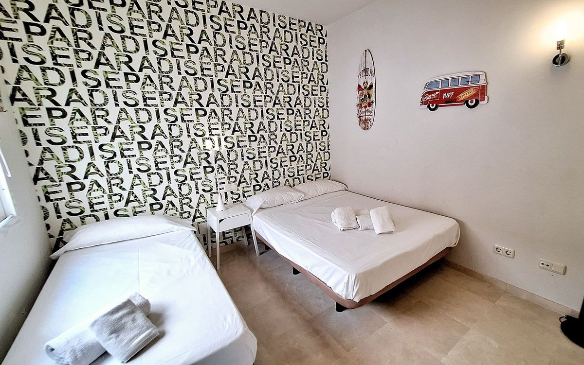 2 Bed Middle Floor Apartment in Estepona