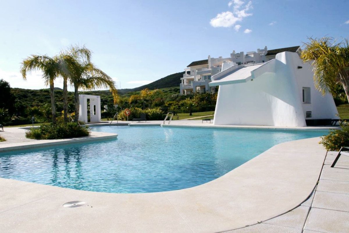 2 Bed Middle Floor Apartment in Estepona