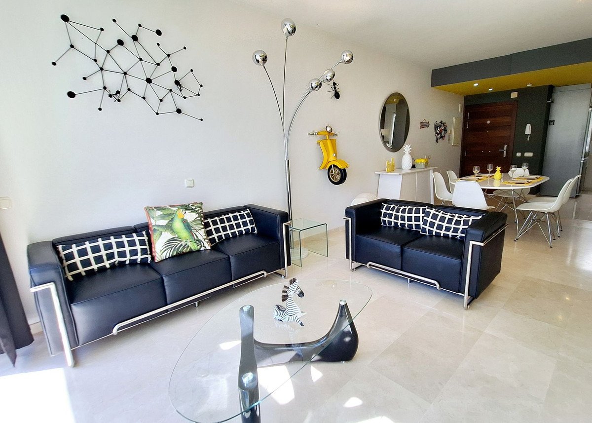 2 Bed Middle Floor Apartment in Estepona