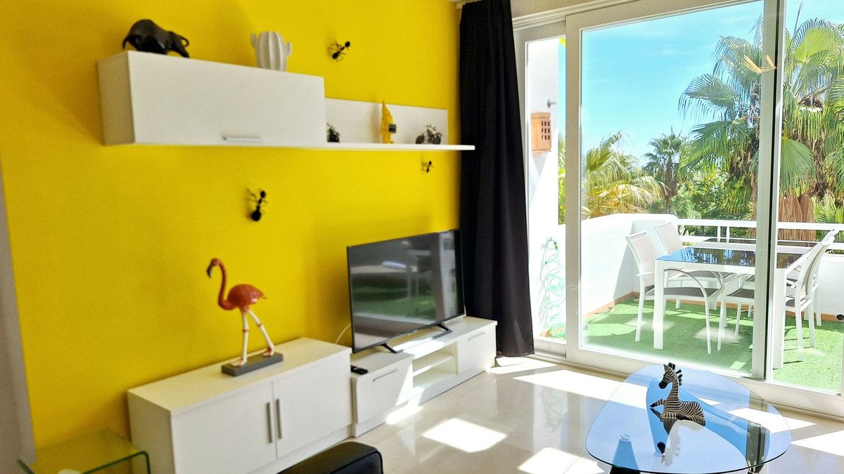 2 Bed Middle Floor Apartment in Estepona