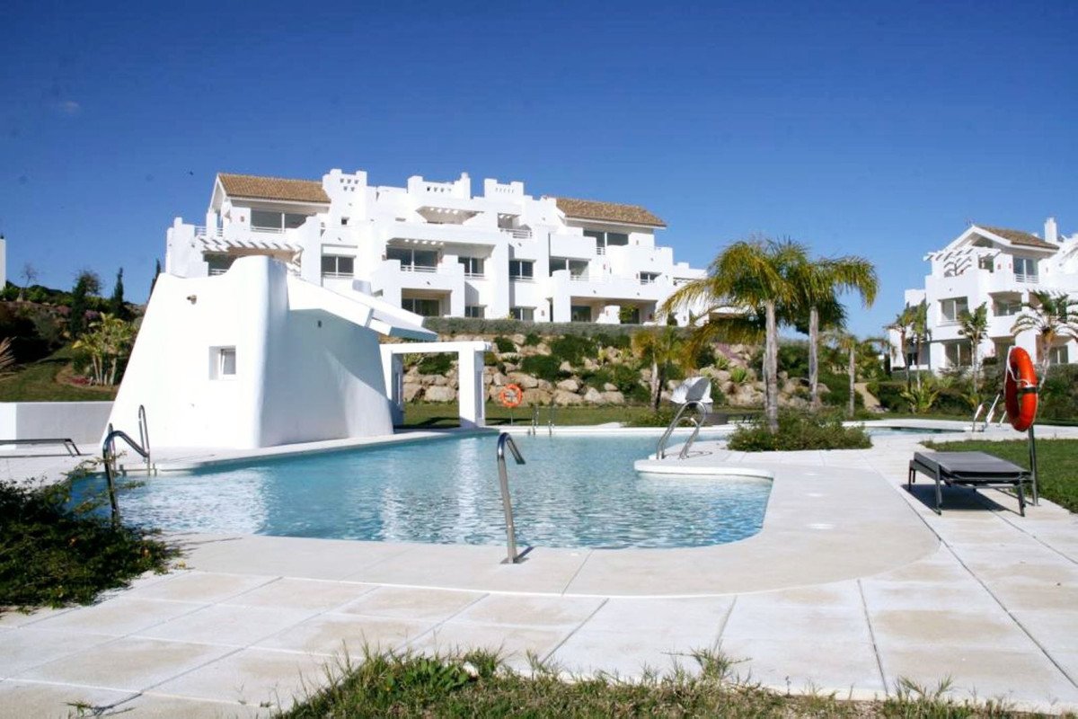 2 Bed Middle Floor Apartment in Estepona