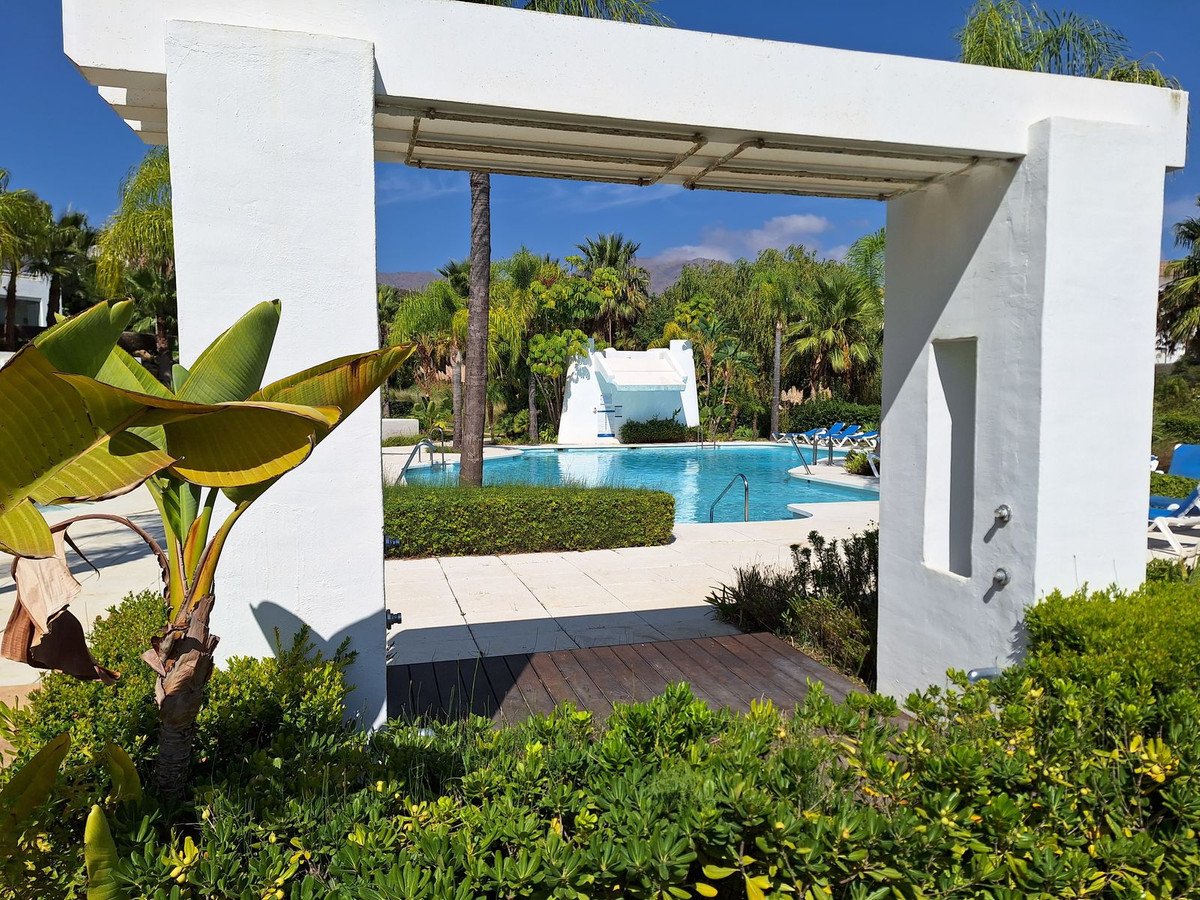 2 Bed Middle Floor Apartment in Estepona