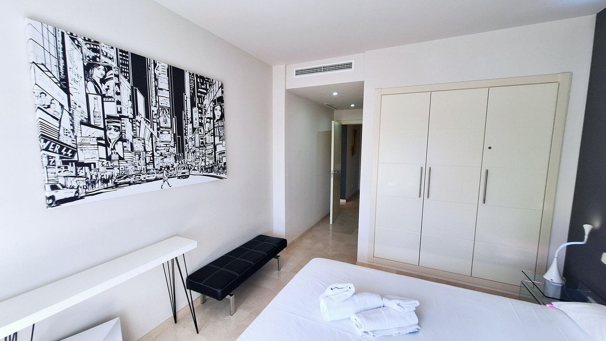 2 Bed Middle Floor Apartment in Estepona