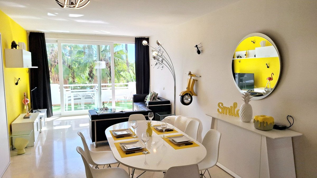2 Bed Middle Floor Apartment in Estepona
