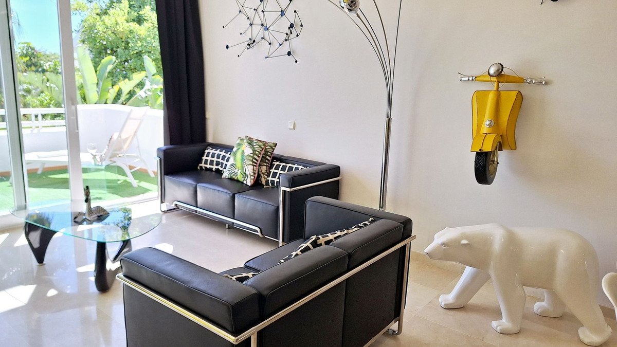 2 Bed Middle Floor Apartment in Estepona