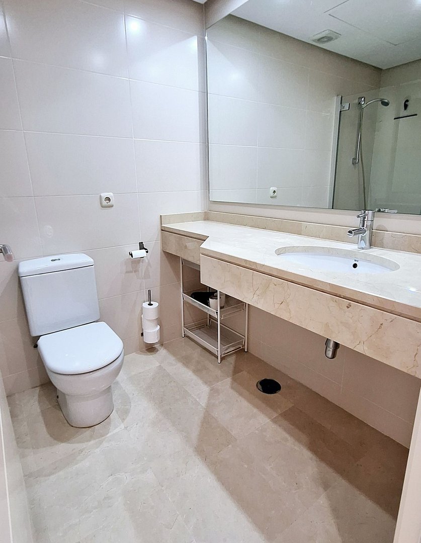 2 Bed Middle Floor Apartment in Estepona
