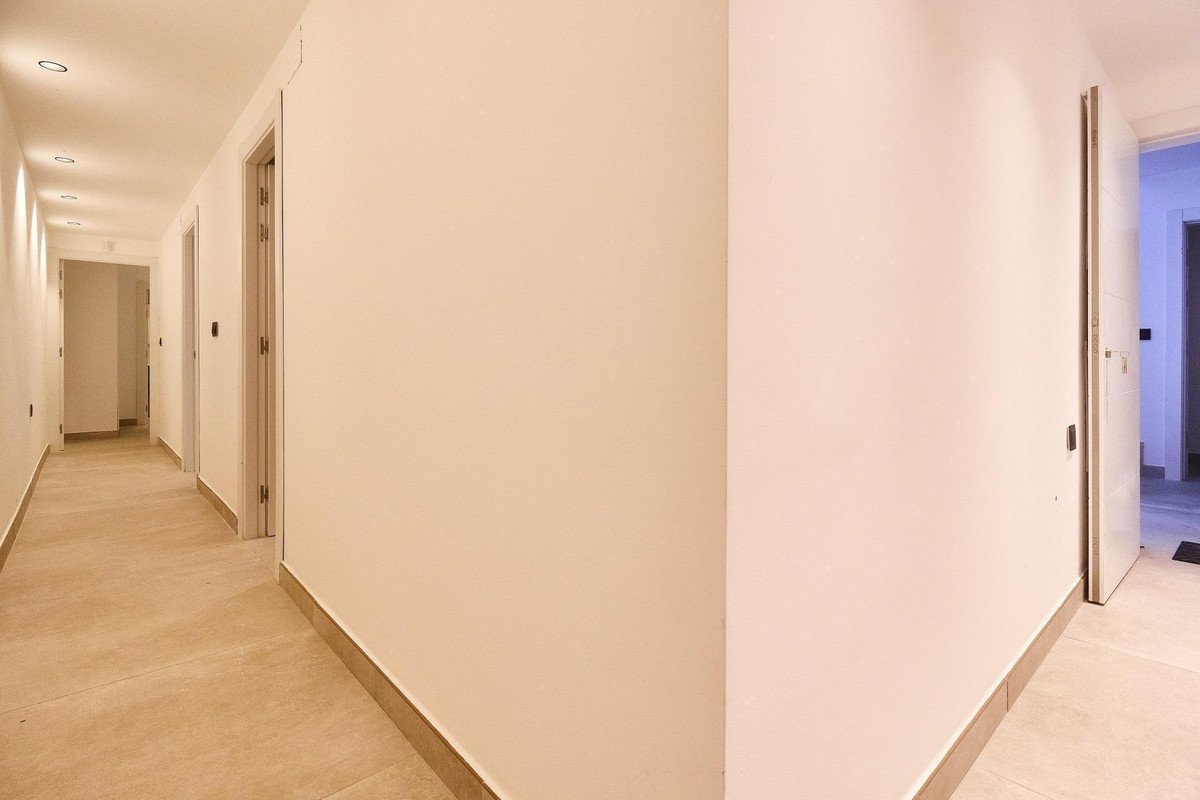 3 Bed Middle Floor Apartment in Fuengirola