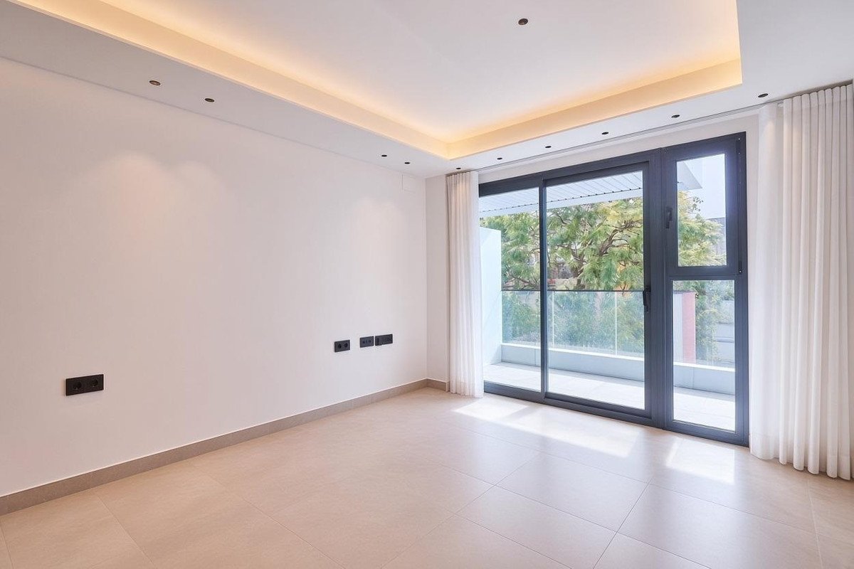 3 Bed Middle Floor Apartment in Fuengirola