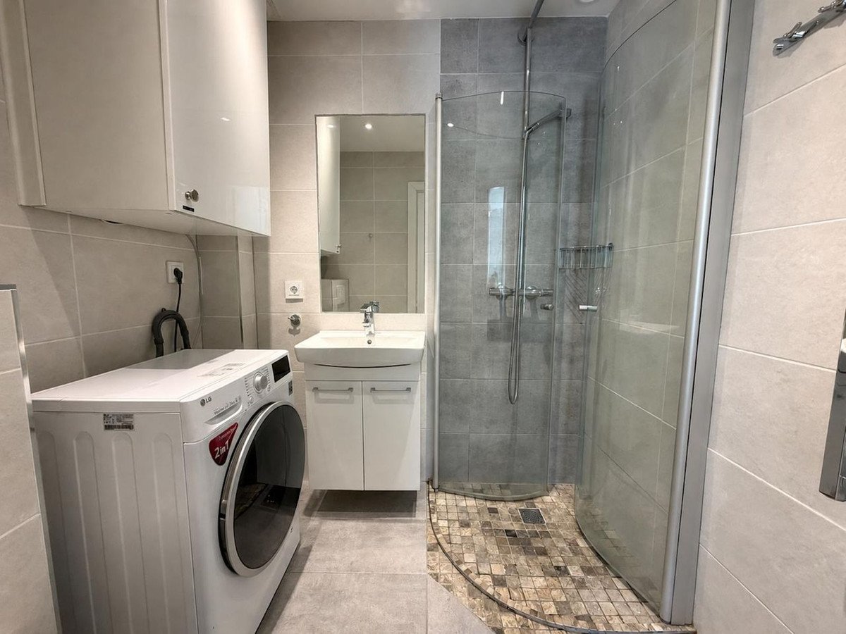 1 Bed Middle Floor Apartment in The Golden Mile