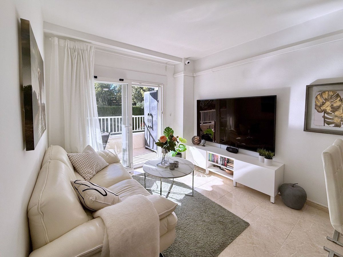 1 Bed Middle Floor Apartment in The Golden Mile