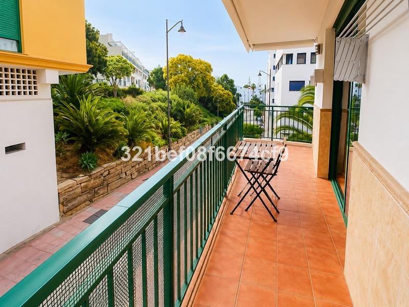 2 Bed Middle Floor Apartment in Estepona