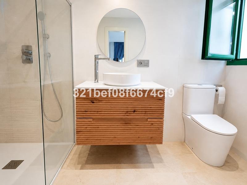 2 Bed Middle Floor Apartment in Estepona