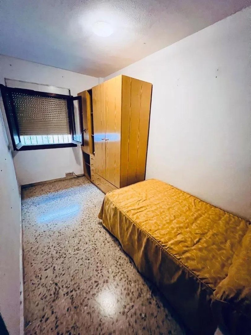 4 Bed Middle Floor Apartment in Málaga
