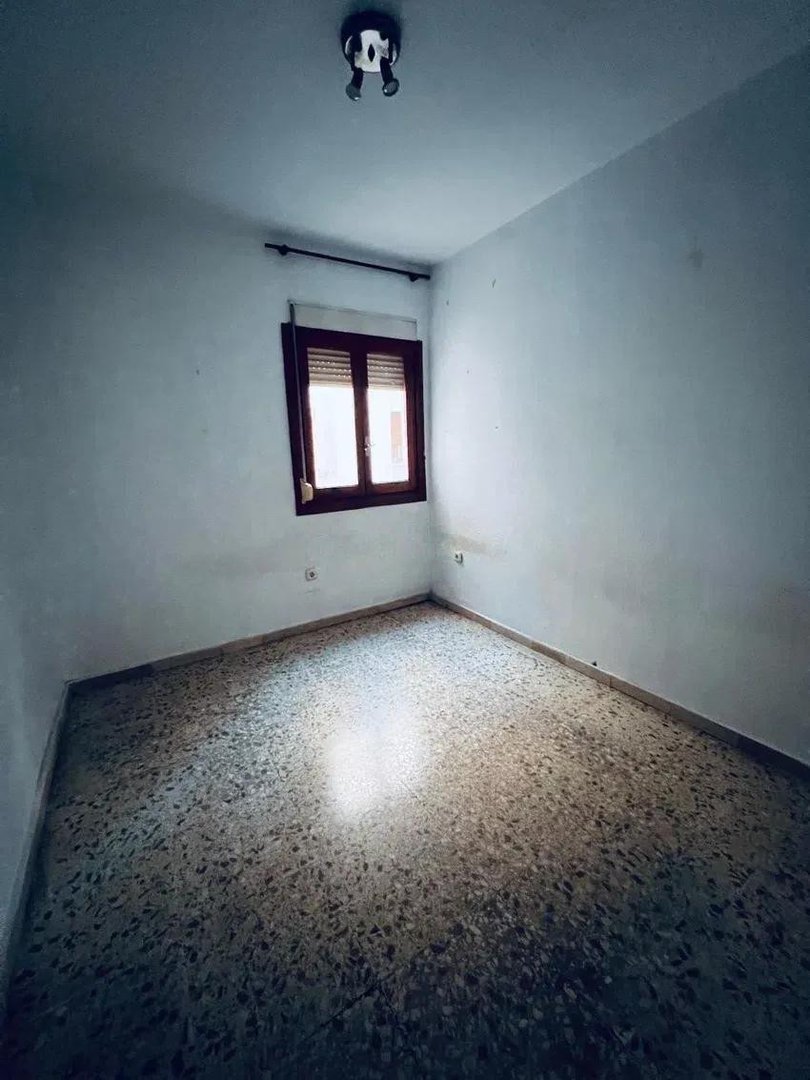 4 Bed Middle Floor Apartment in Málaga