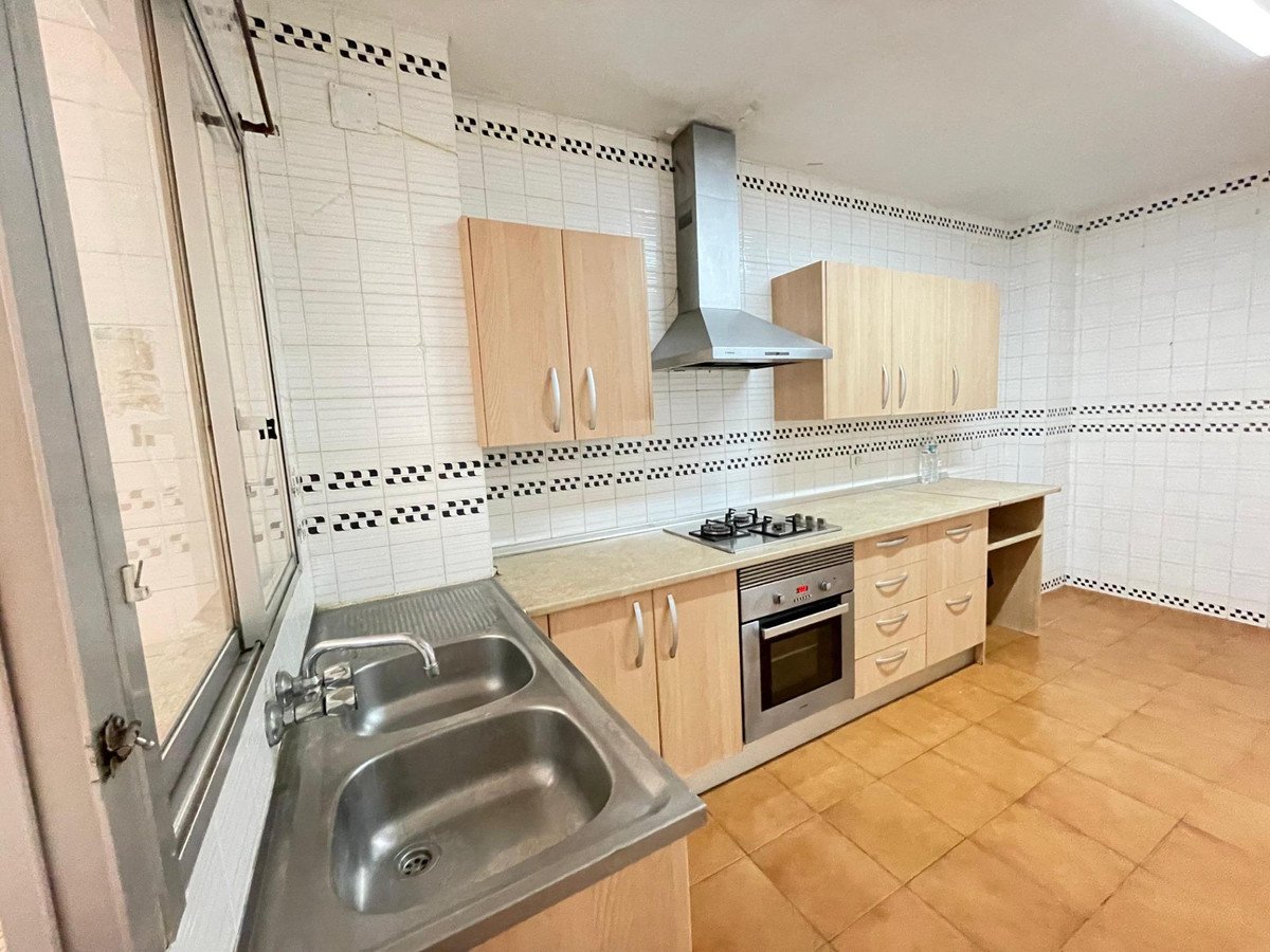 4 Bed Middle Floor Apartment in Málaga