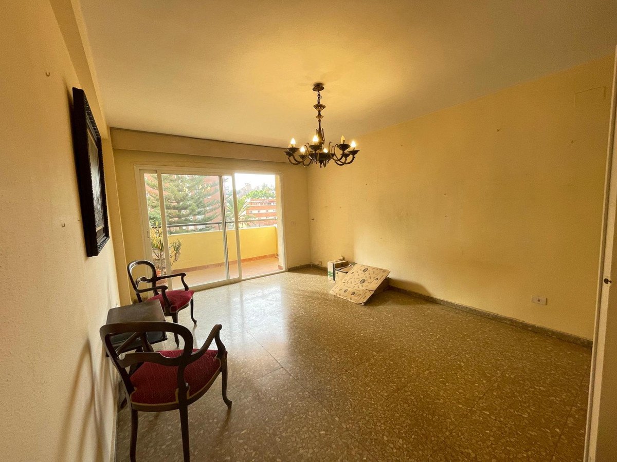 4 Bed Middle Floor Apartment in Málaga