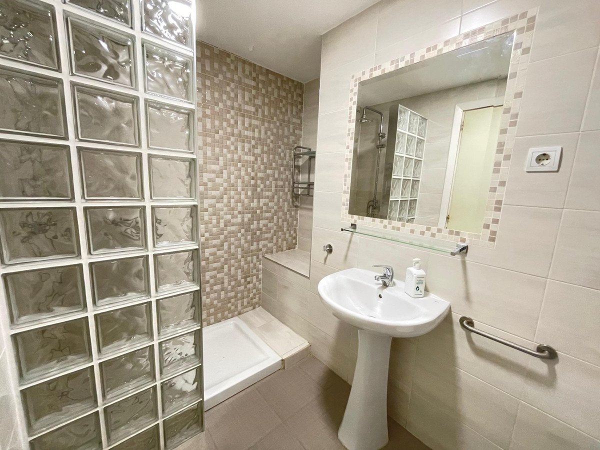 4 Bed Middle Floor Apartment in Málaga