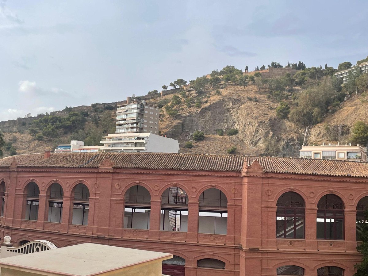 4 Bed Middle Floor Apartment in Málaga
