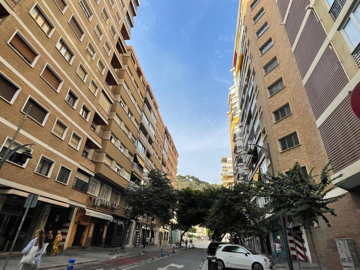 4 Bed Middle Floor Apartment in Málaga