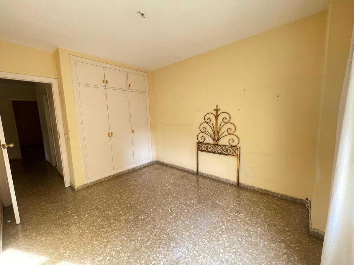 4 Bed Middle Floor Apartment in Málaga