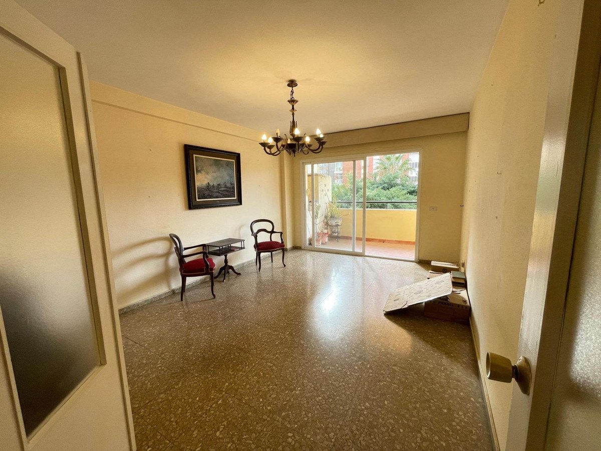 4 Bed Middle Floor Apartment in Málaga