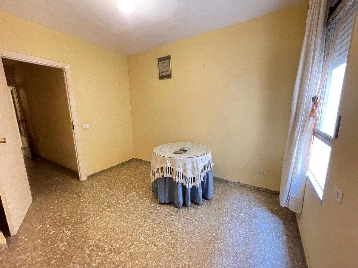 4 Bed Middle Floor Apartment in Málaga