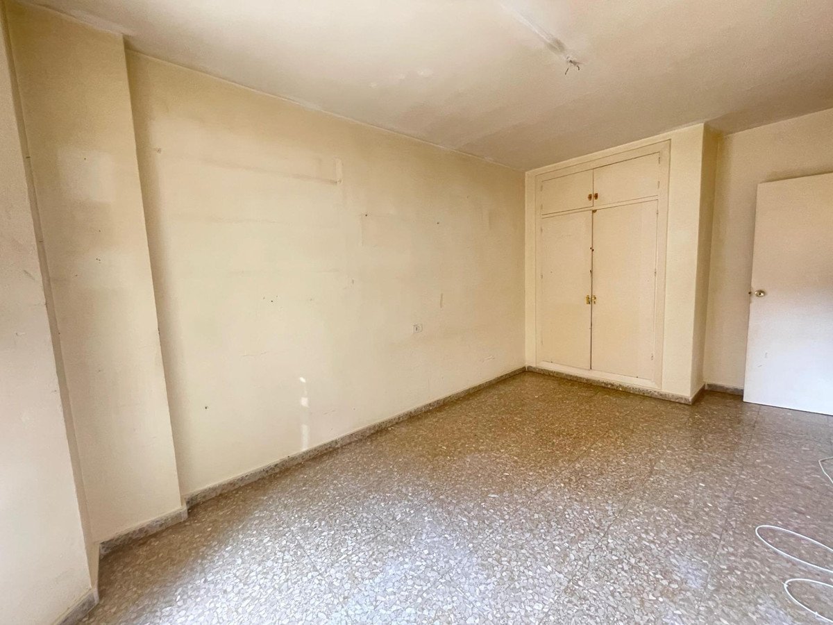 4 Bed Middle Floor Apartment in Málaga