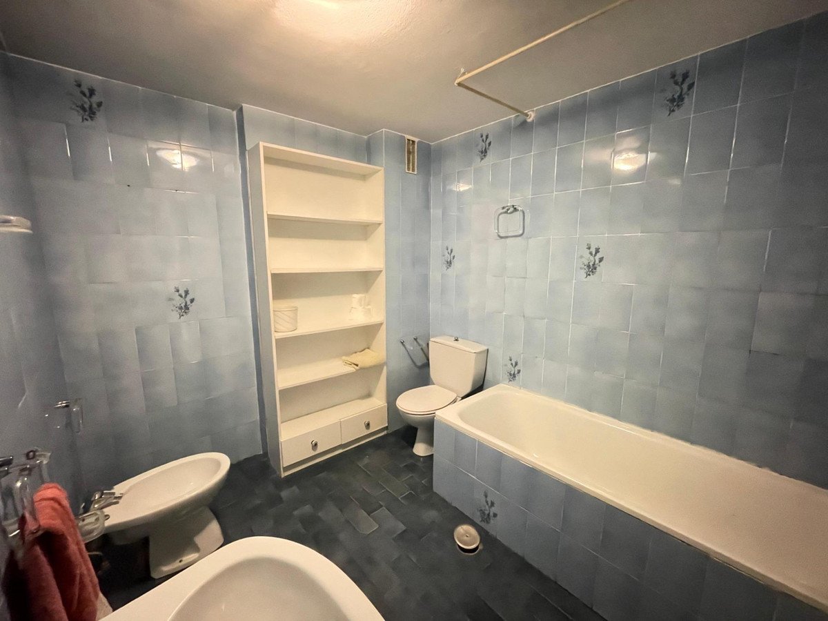4 Bed Middle Floor Apartment in Málaga
