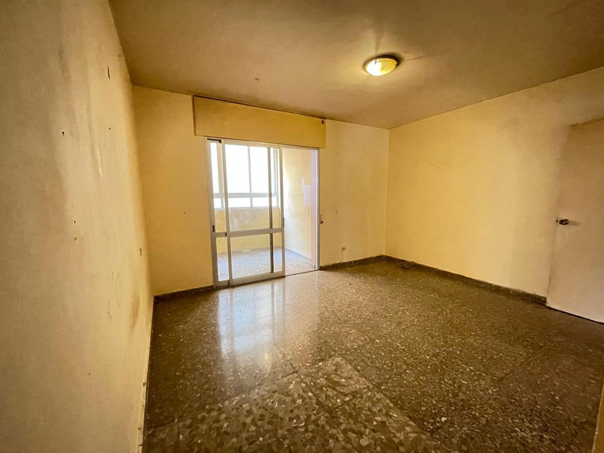 4 Bed Middle Floor Apartment in Málaga