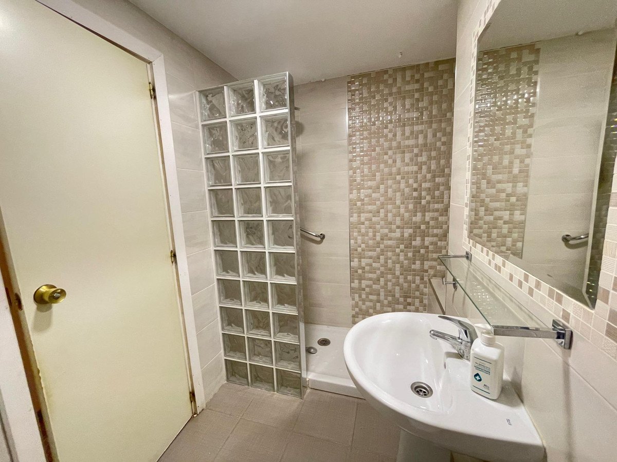 4 Bed Middle Floor Apartment in Málaga