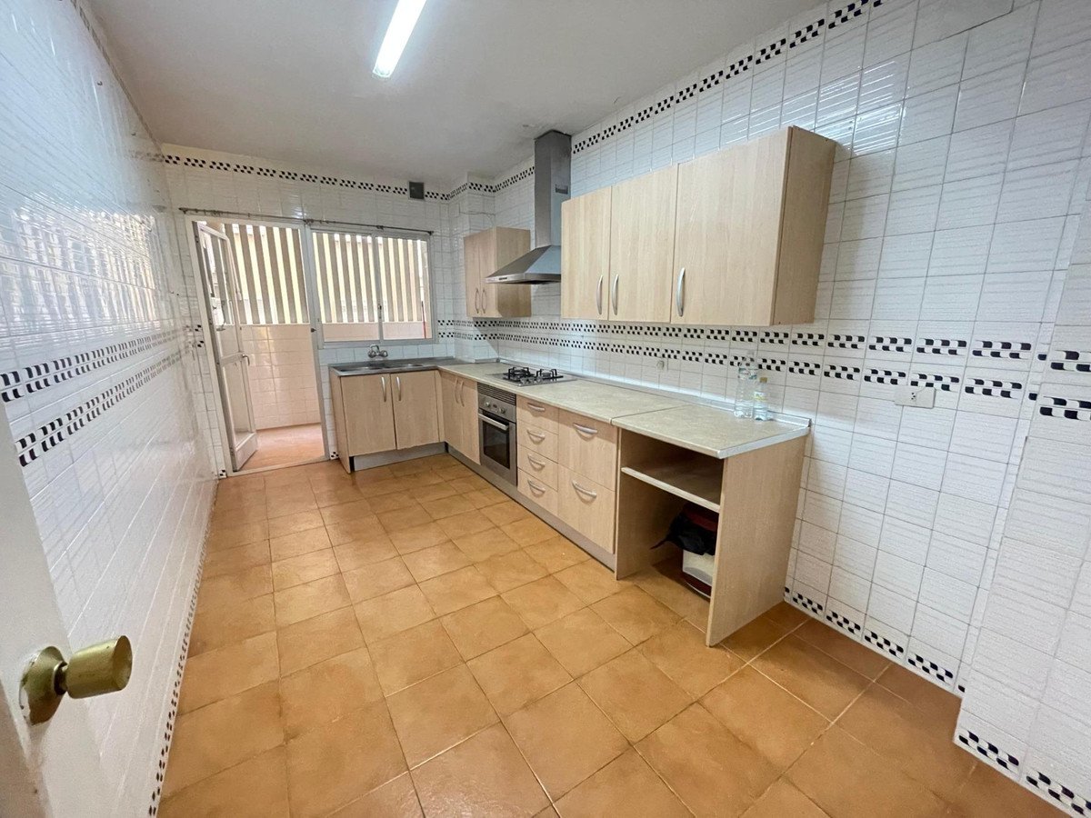 4 Bed Middle Floor Apartment in Málaga