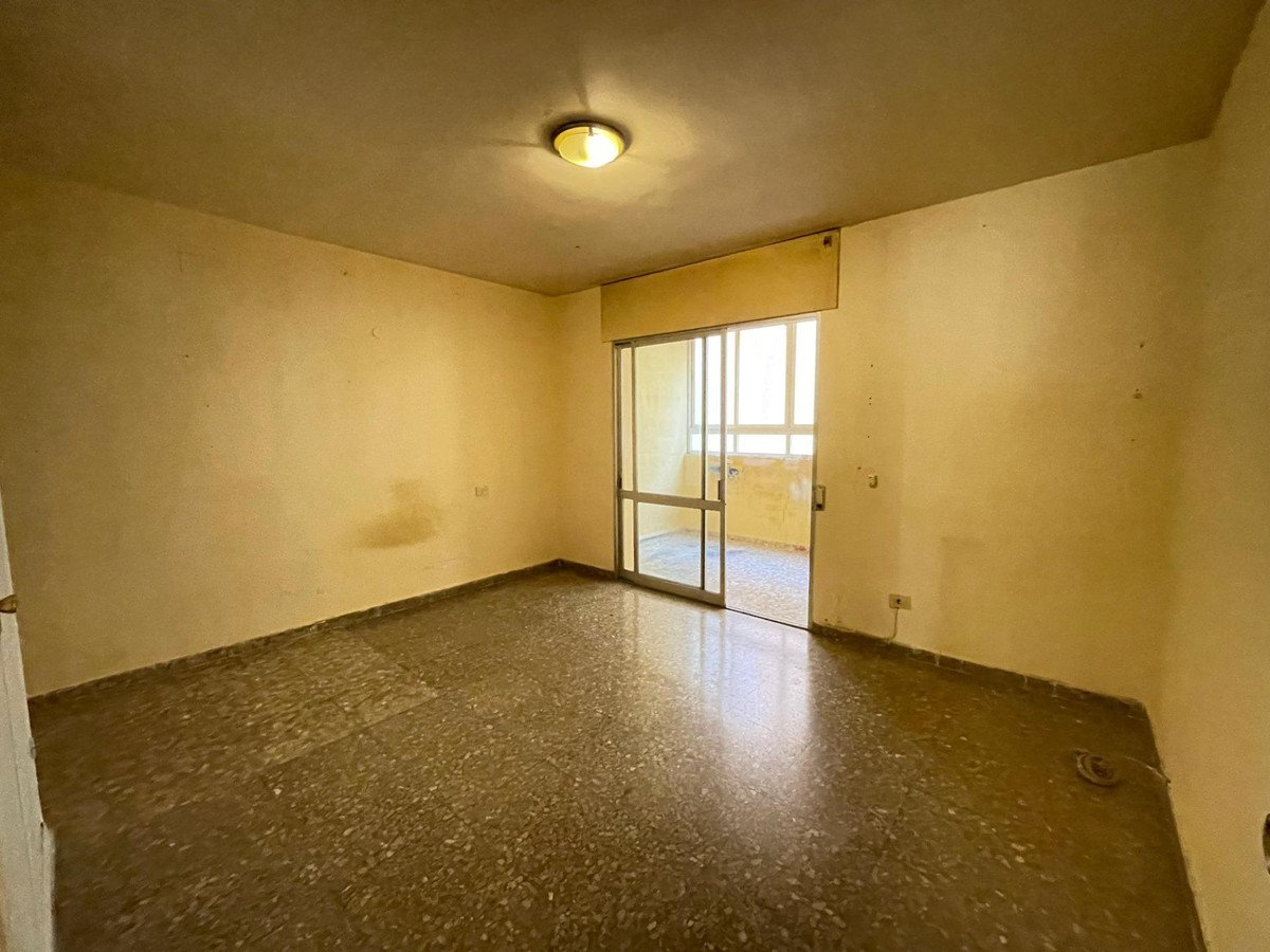 4 Bed Middle Floor Apartment in Málaga