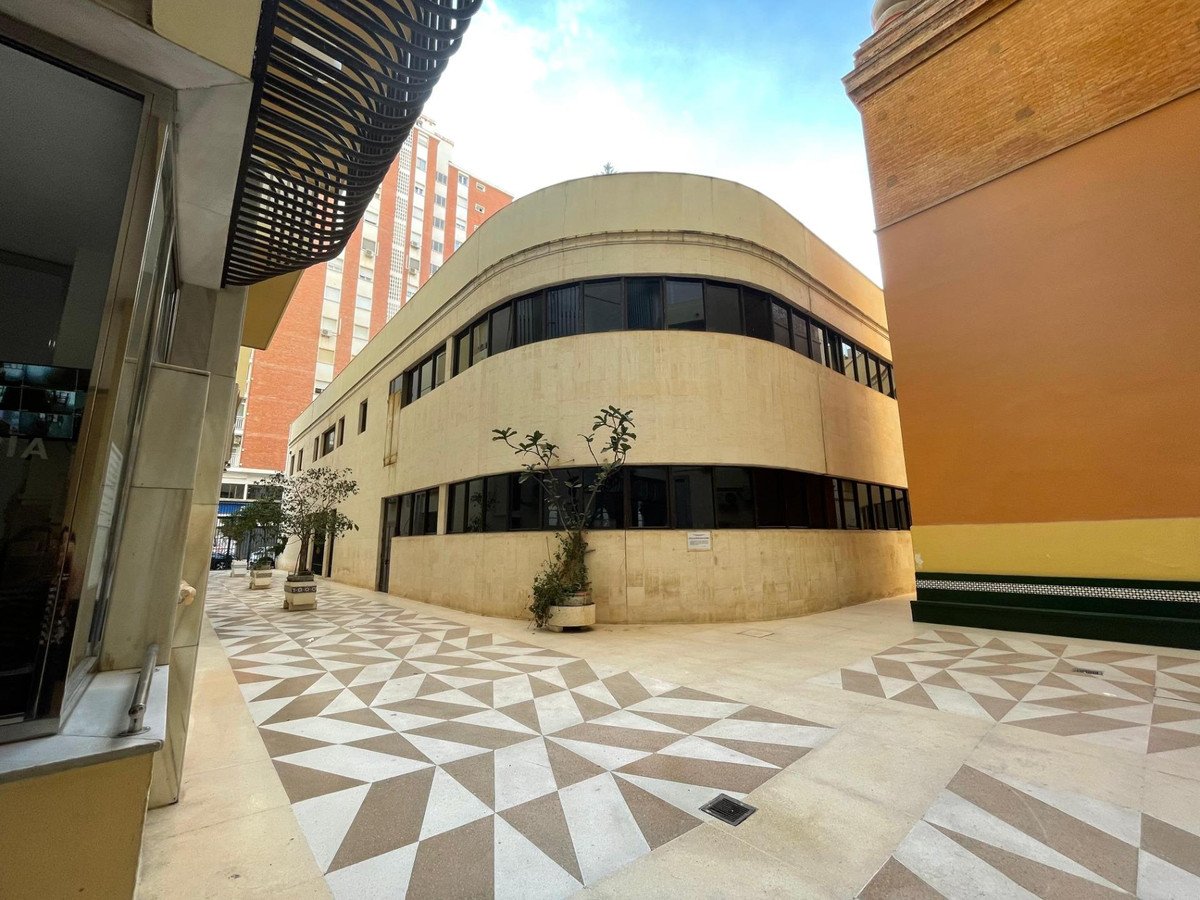 4 Bed Middle Floor Apartment in Málaga