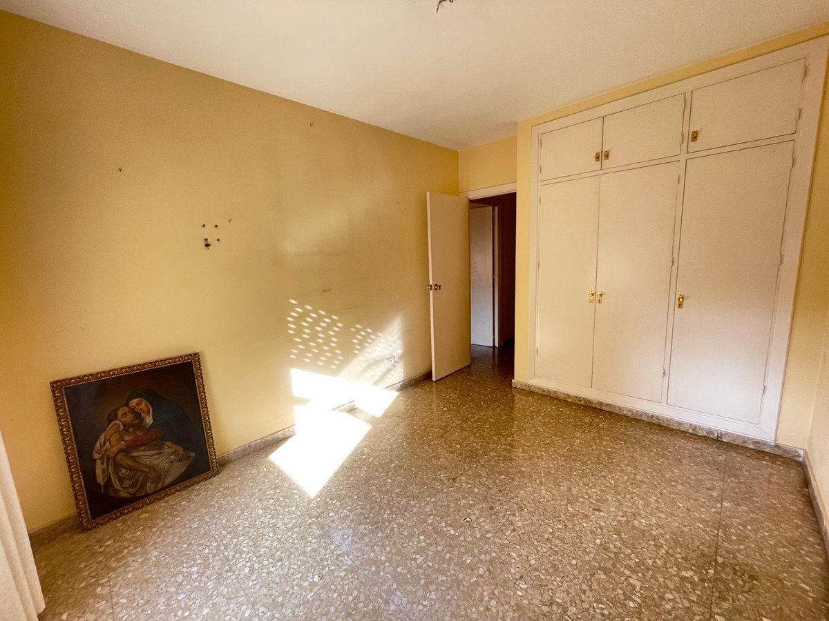 4 Bed Middle Floor Apartment in Málaga