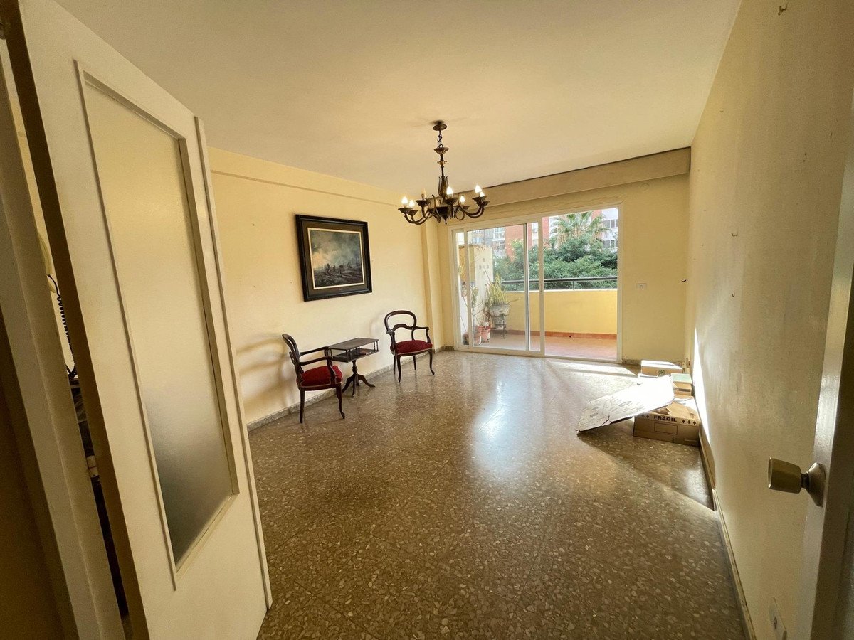 4 Bed Middle Floor Apartment in Málaga