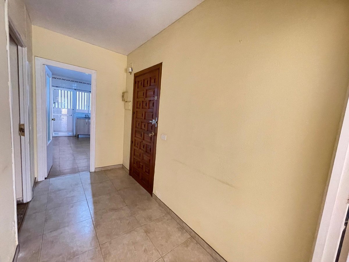 4 Bed Middle Floor Apartment in Málaga