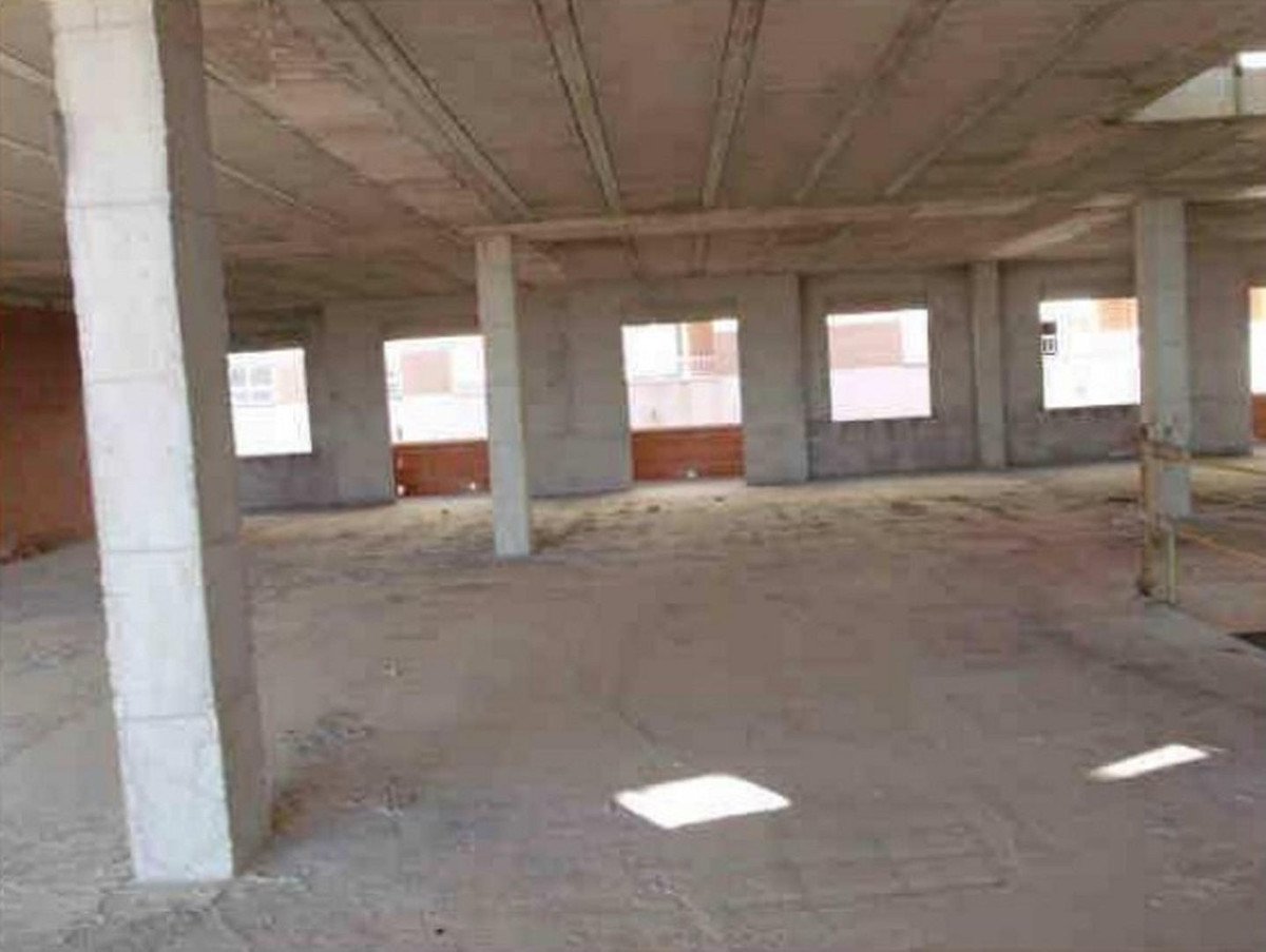 Commercial in Los Montesinos