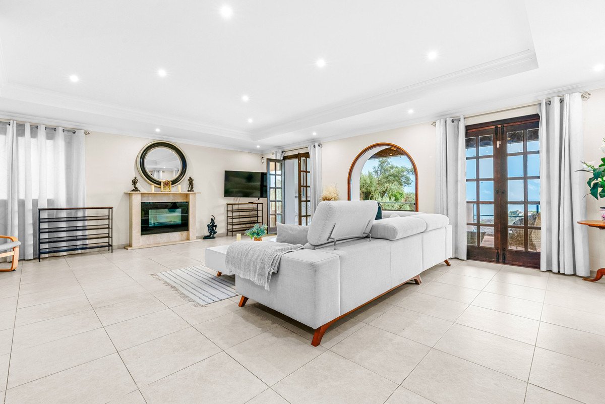 9 Bed Detached Villa in Mijas Costa