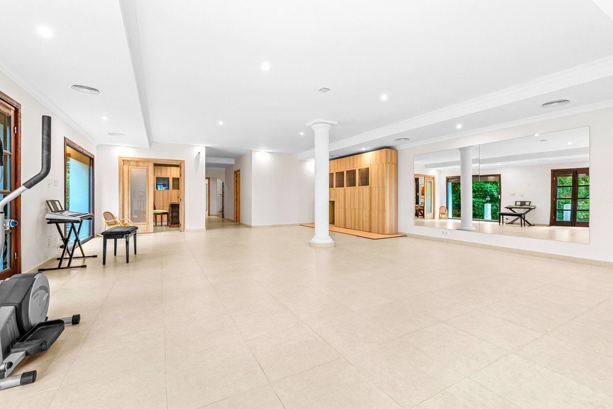 9 Bed Detached Villa in Mijas Costa