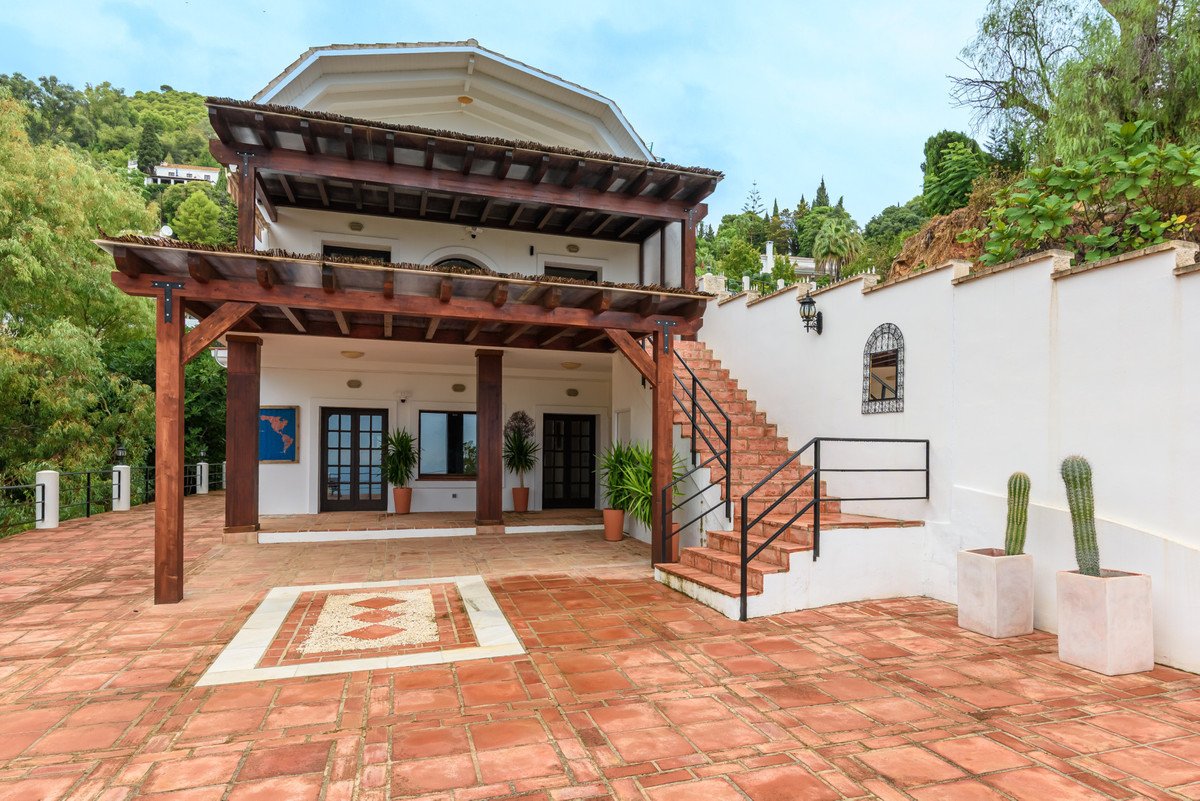 9 Bed Detached Villa in Mijas Costa