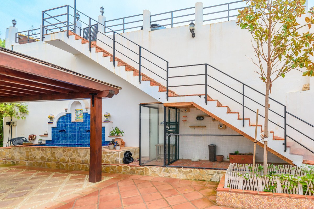 9 Bed Detached Villa in Mijas Costa