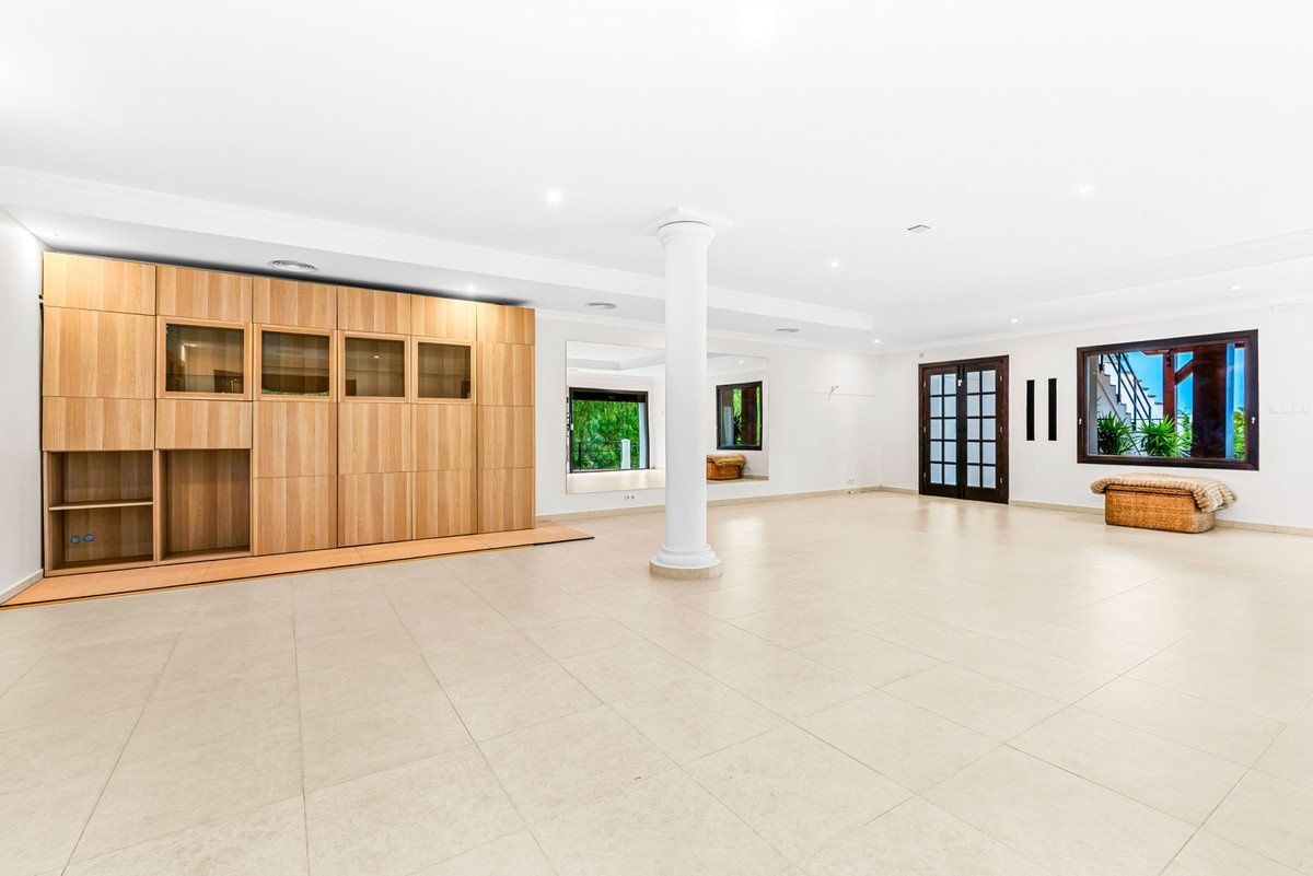 9 Bed Detached Villa in Mijas Costa