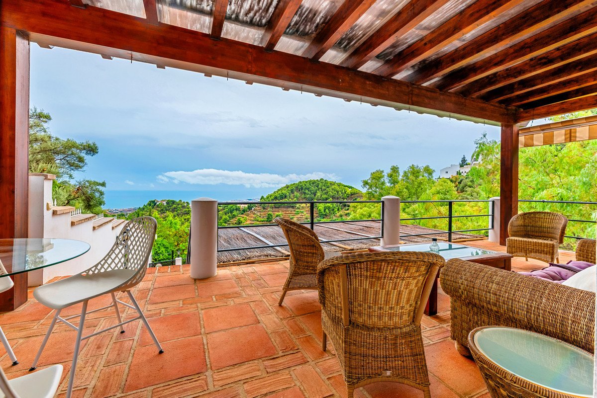 9 Bed Detached Villa in Mijas Costa