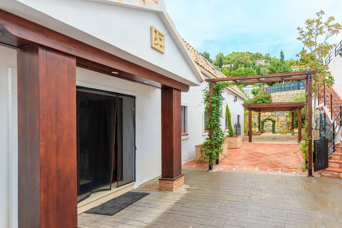 9 Bed Detached Villa in Mijas Costa