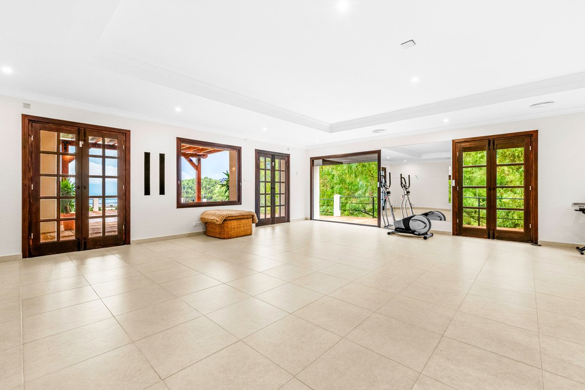 9 Bed Detached Villa in Mijas Costa