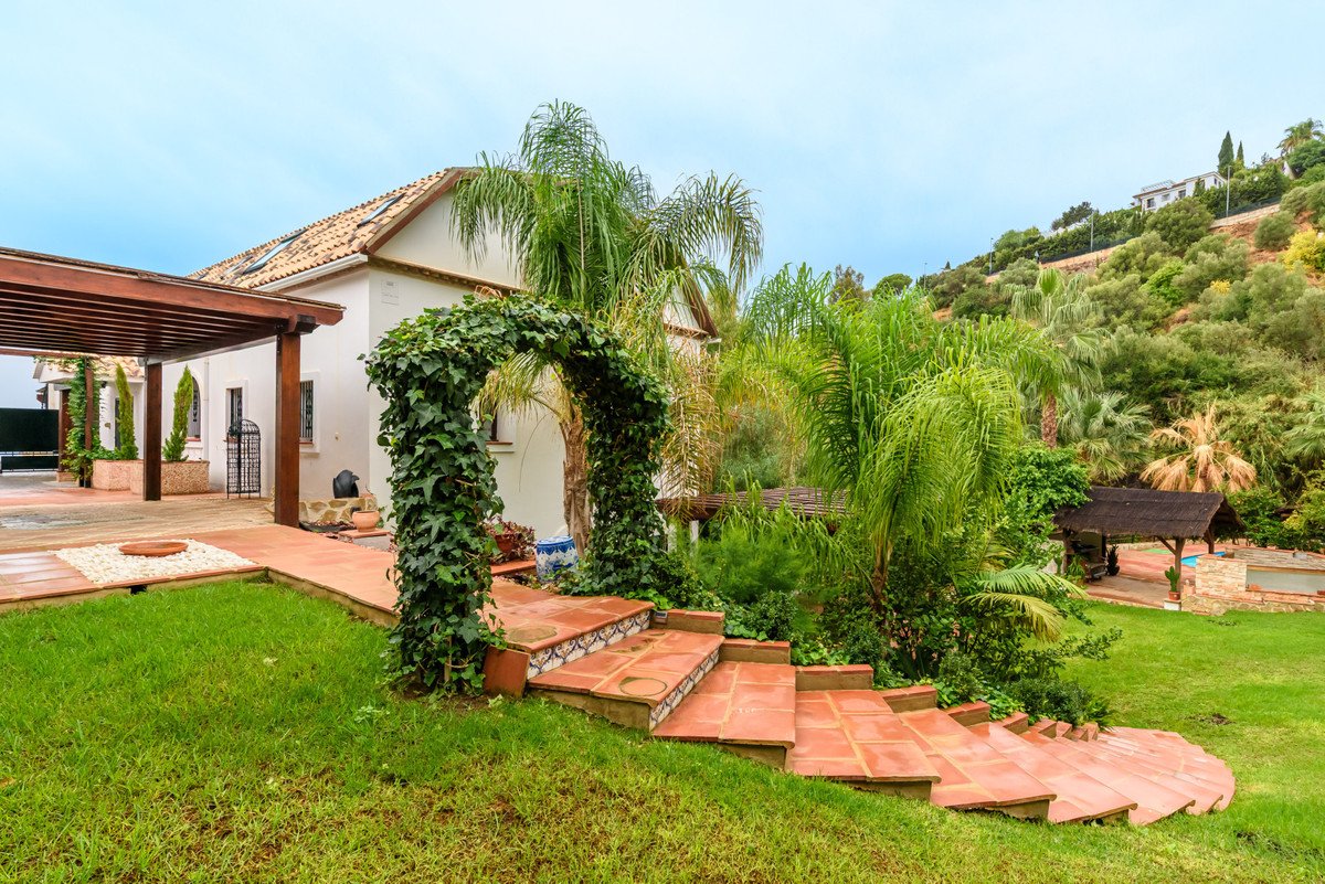 9 Bed Detached Villa in Mijas Costa