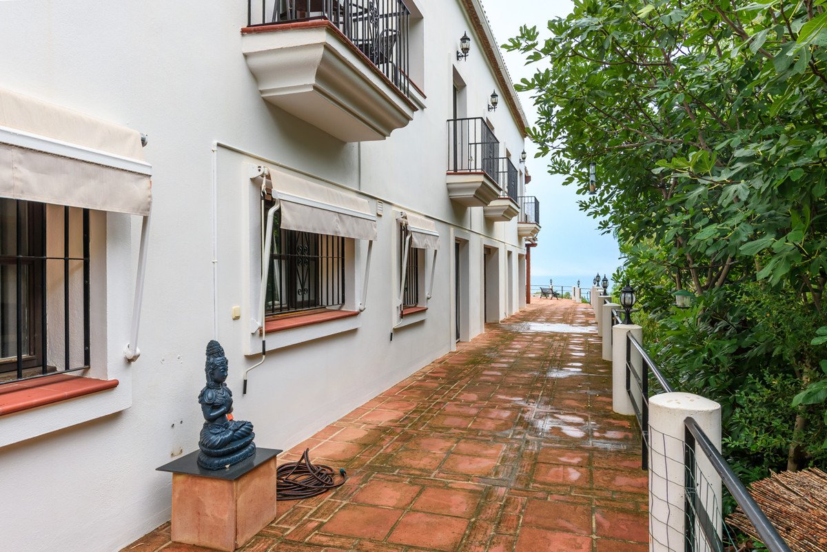 9 Bed Detached Villa in Mijas Costa