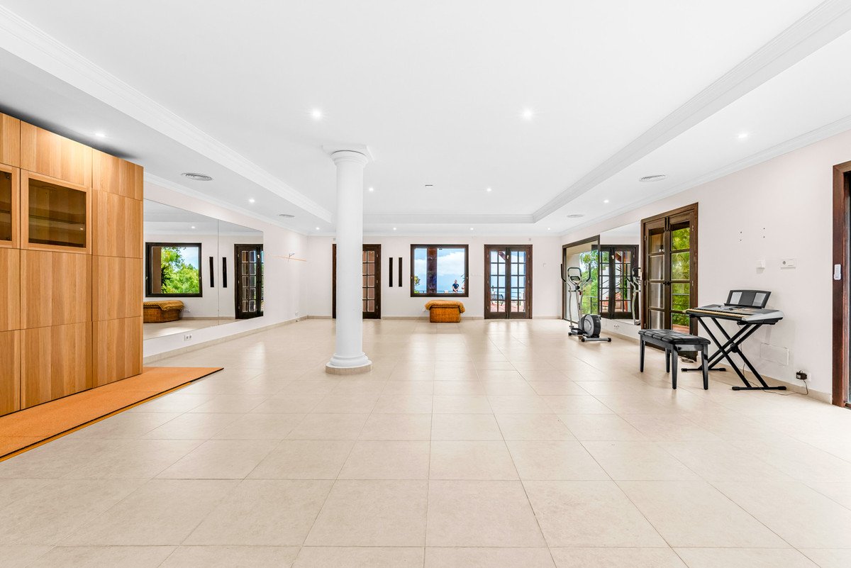 9 Bed Detached Villa in Mijas Costa